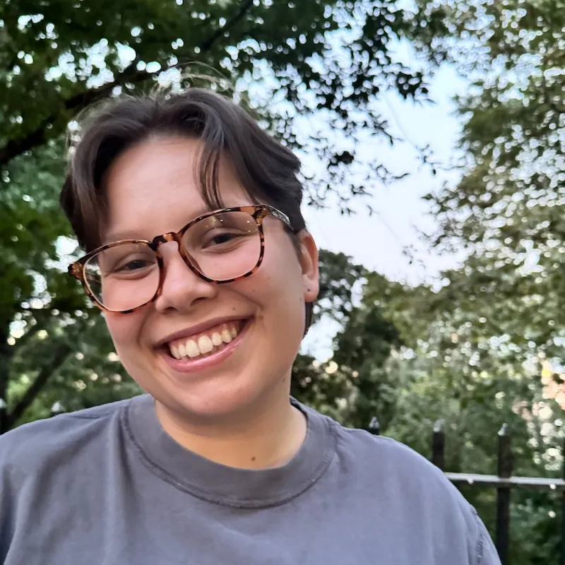 Headshot of Gracie Anderson smiling with a sunny outdoor background